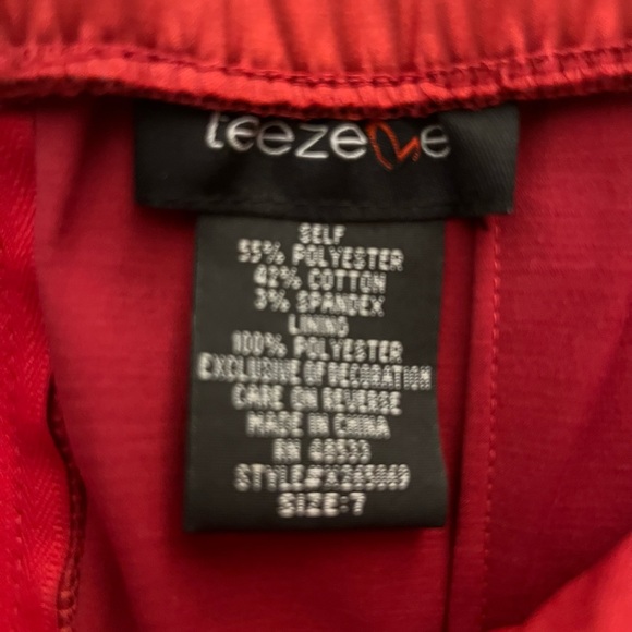 Best little red dress ever! Strapless red dress, size 6 - Picture 3 of 5